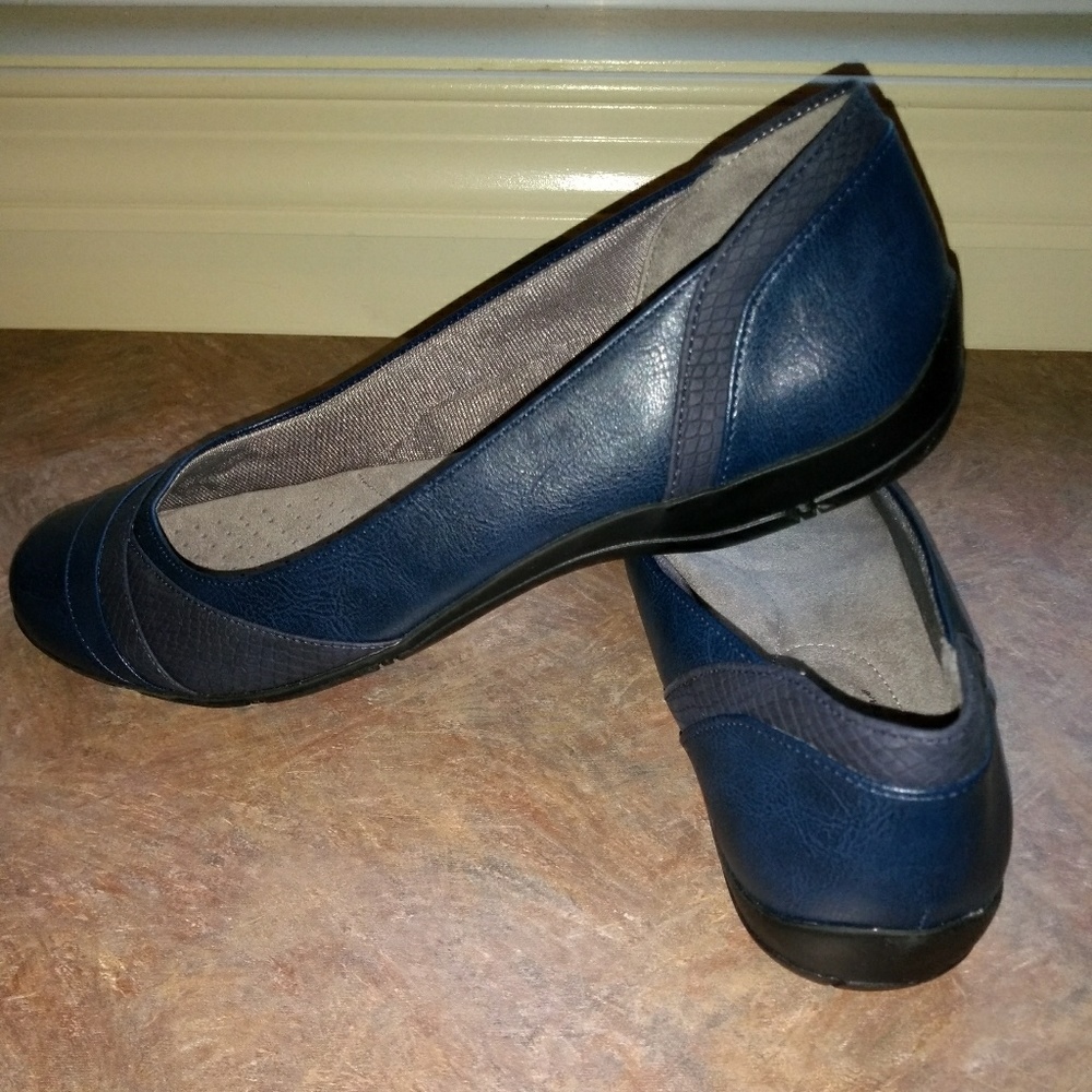 Life Stride Blue Flats NWOT